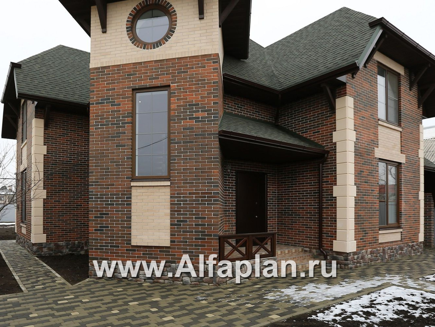 «Аскольд» - проект двухэтажного дома с террасой, планировка дома по диагонали, в стиле замка с башней, для углового участка - дизайн дома №2